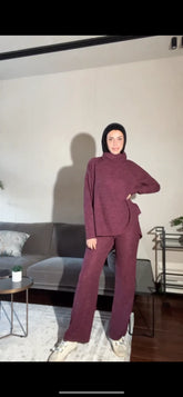 Roma set in maroon